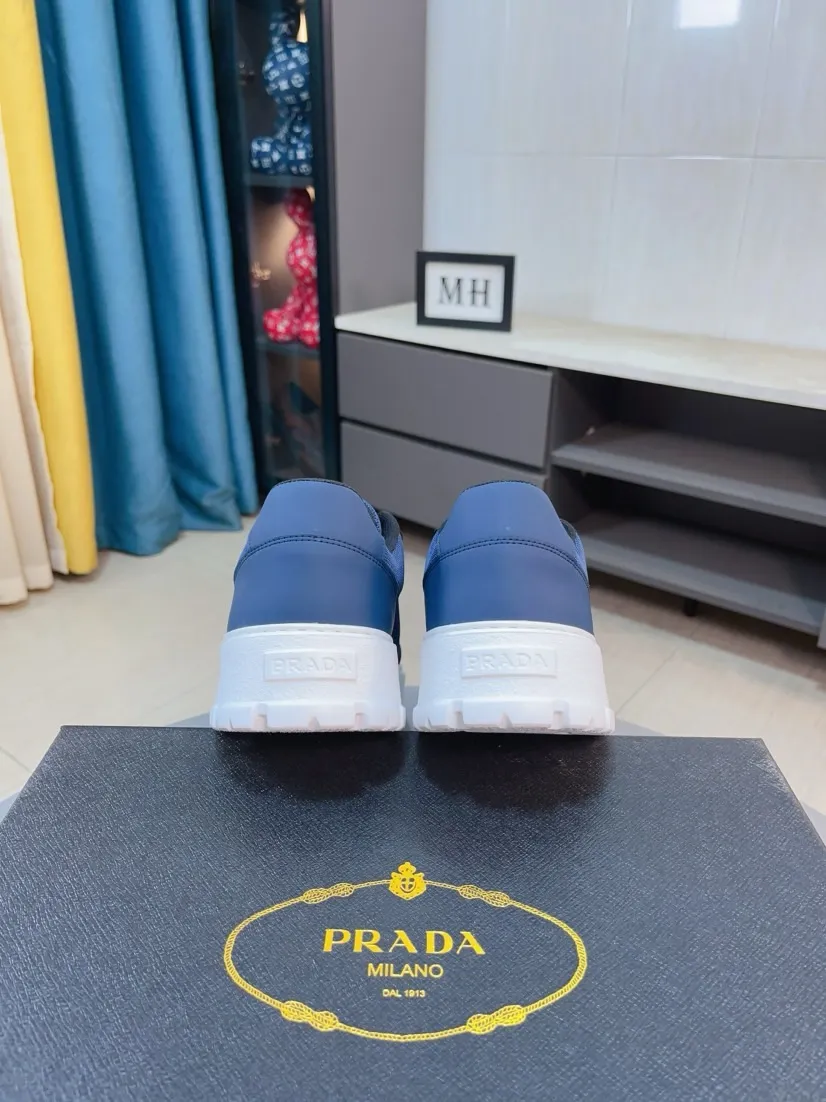 Men's shoes 💰440🌹🌹Prada 〈prada〉 luxury and fashionable high-end products ✊🔥The perfect last shape and top-notch handcrafting make this shoe immediately create a strong aristocratic atmosphere. Imported first-layer cowhide with brogue carving crafts💋Genuine leather lining🎶Rubber combination outsole specially imported from France for leather shoes😍Color: Mysterious Black☕️Size 38～44